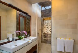 Seminyak Bali Villas - Villa Istana Satu - Interior Bathroom