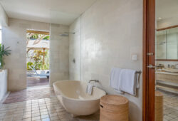 Villa Saba Arjuna - Bathroom