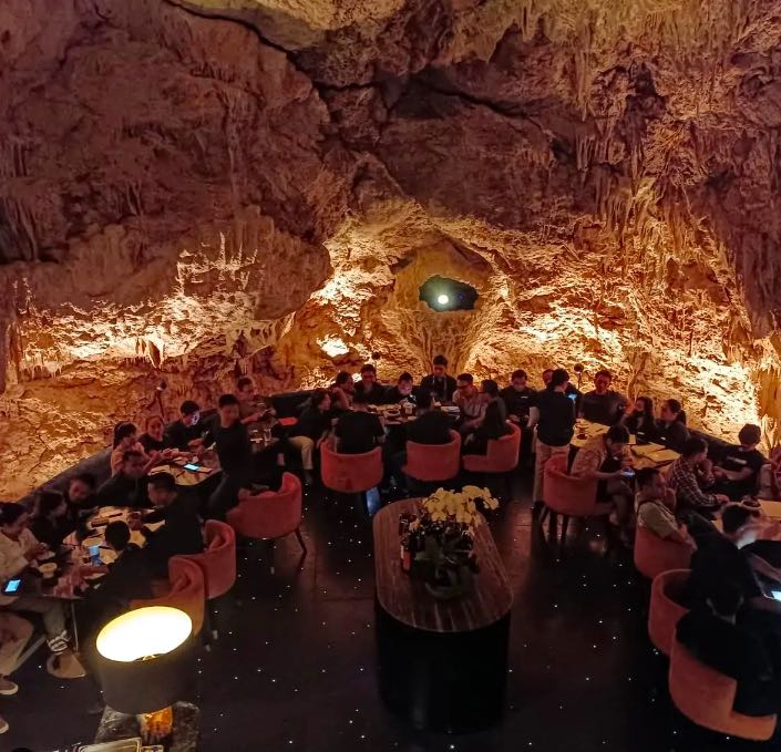 restaurants uluwatu - the cave