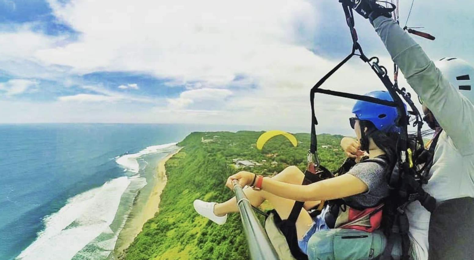 what to do uluwatu - paragliding