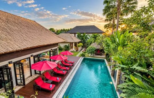 Swimming pool, deck chairs and garden views of Villa Nilaya